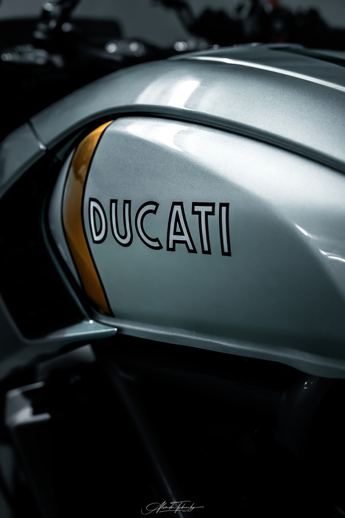 Ducati Scramber Formula 73 | Entdecken Sie die faszinierende Welt von Alexander Tschuncky Arts: Kreative Fotografie, atemberaubende Automobilkunst und hochwertiger Bilderdruck. Lassen Sie sich inspirieren! - Realisiert mit Pictrs.com