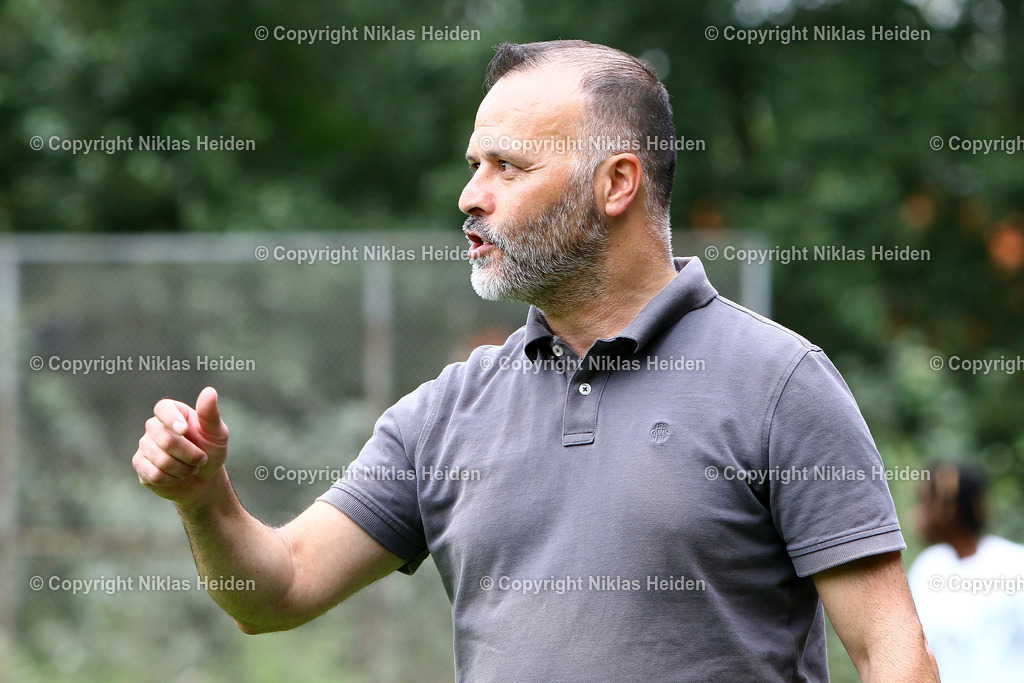 NH_FCTürkiye_NiendorferTSV_OberligaHamburg_17082024 | Ali Farhadi (Trainer, Niendorfer TSV)Fußball I Herren I Gamesright Oberliga Hamburg I Saison 2024-2025 I 3. Spieltag I FC Türkiye - Niendorfer TSVI 17.08..2024 I Sportplatz Fährstraße