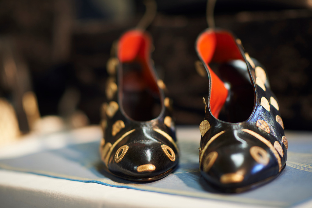 Yupitaze Fischtextil | Litschau, Austria - April 02, 2016: Yupitaze Fischtextil, Kunstprojekt Damenschuhe mit Fischaugen. - Realisiert mit Pictrs.com