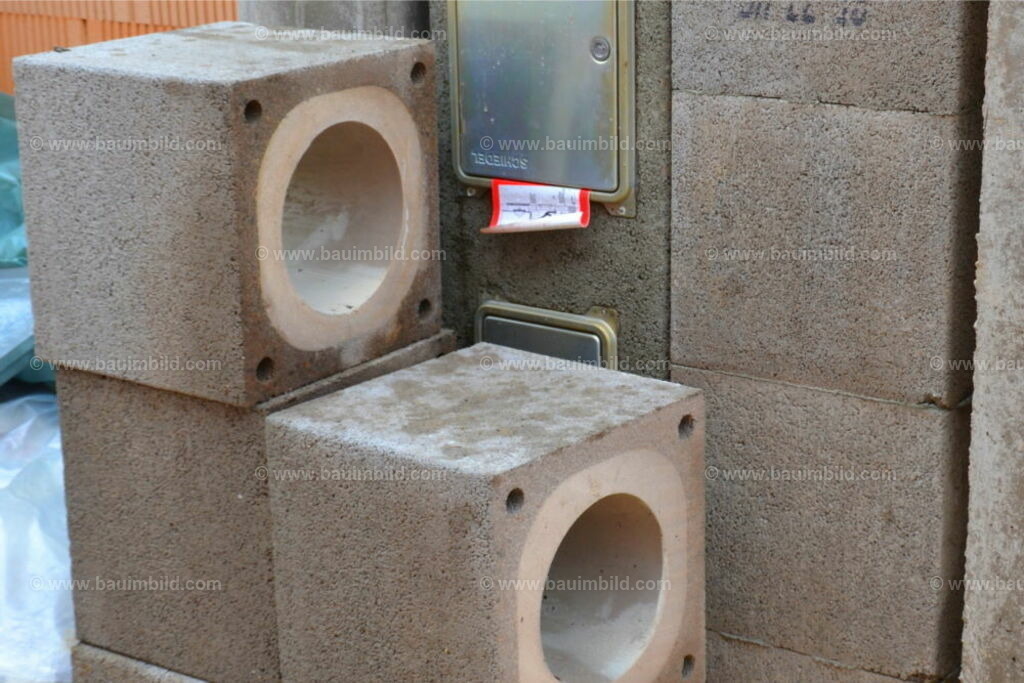 bib-lg08-schornstein-0033 | Nach LV-Leistungsgruppen sortierte Detailfotos über den Bau eines Hauses. Alle Hausbau-Bilder direkt vom Urheber und Autor der Website Haus-Selber-Bauen.com