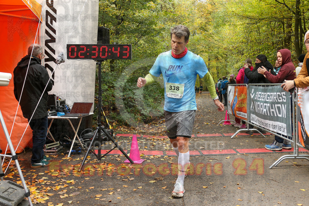 251026_1232_EX1_0612 | Sportfotografie im Rhein-Sieg Kreis, Köln, Bonn, NRW, Rheinland Pfalz, Hessen, etc. Unser Tätigkeitsfeld umfasst den Laufsport vom Volkslauf über den Marathon, Duathlon, Triathon bis zum Ultralauf wie Kölnpfad Ultra oder Schindertrail.