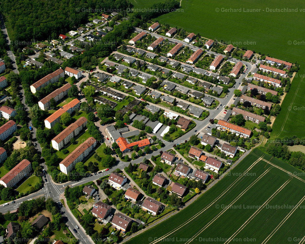 2638403 | KRAMERSWINKEL 09.06.2006 Wohngebiet - Mischbebauung der Mehr- und Einfamilienhaussiedlung  in Kramerswinkel im Bundesland Niedersachsen, Deutschland // Residential area - mixed development of a multi-family housing estate and single-family housing estate  in Kramerswinkel in the state Lower Saxony, Germany Foto: Gerhard Launer