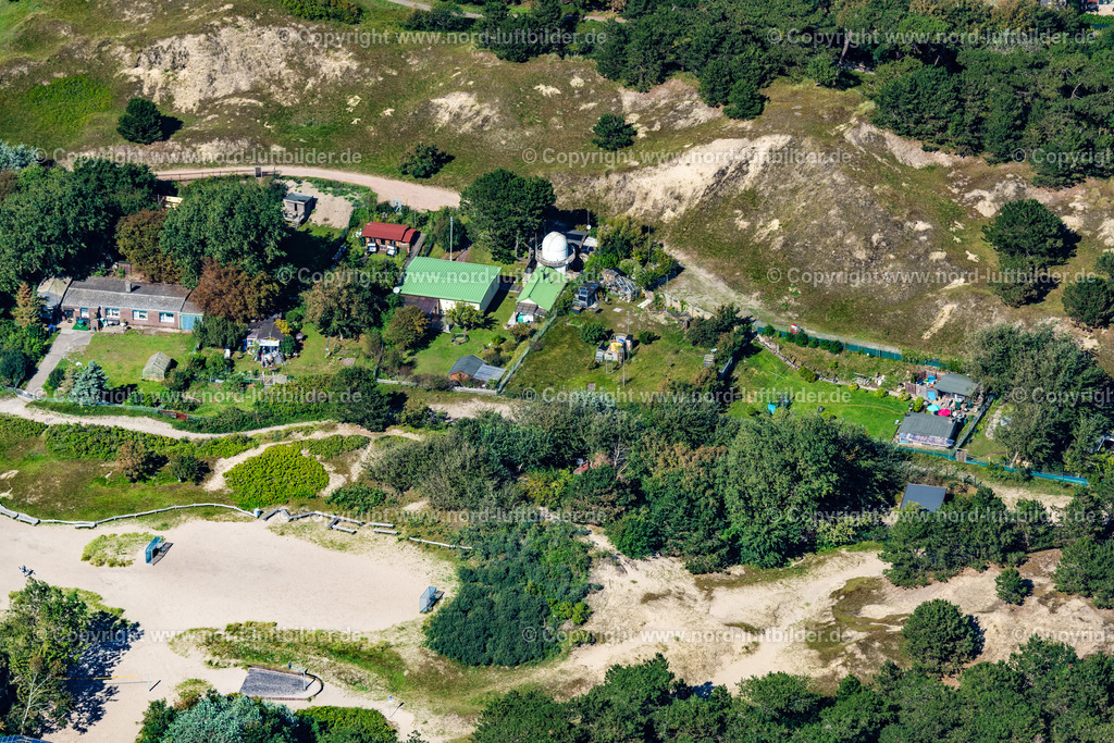 Norderney_Sternwarte_Norderney_ELS_7695050923 | NORDERNEY 05.09.2023 Sternwarte Kuppelbau- Gebäudekomplex " Sternwarte Norderney " auf der Insel Norderney im Bundesland Niedersachsen, Deutschlandand. // Observatory and planetarium - domed building complex " Sternwarte Norderney " in Norderney in the state Lower Saxony, Germany. Foto: Martin Elsen