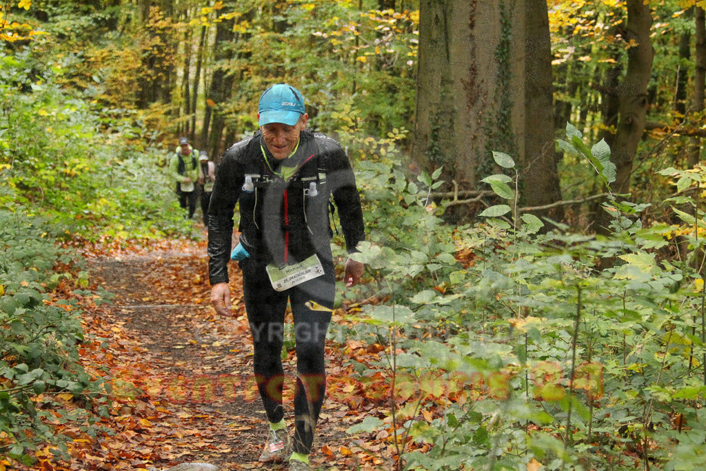 251026_1323_EV4_6889 | Sportfotografie im Rhein-Sieg Kreis, Köln, Bonn, NRW, Rheinland Pfalz, Hessen, etc. Unser Tätigkeitsfeld umfasst den Laufsport vom Volkslauf über den Marathon, Duathlon, Triathon bis zum Ultralauf wie Kölnpfad Ultra oder Schindertrail.