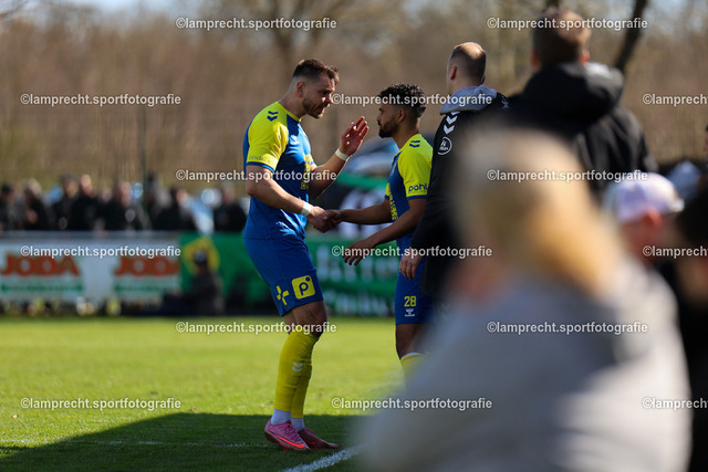 Fußball I Herren I Saison 2025-2026 I SHFV-Lotto-Pokal I Halbfinale I SV Todesfelde - VfB Lübeck 074 | v.l. Morten Liebert (11, SV Todesfelde), Noah Awuku (28, SV Todesfelde) - Realisiert mit Pictrs.com