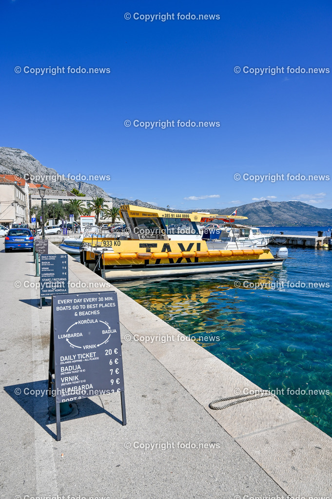 Kroatien_ Korcula_ Insel in Sueddalmatien_ Korcula Stadt_ 13.09.2024-199 | 13.09.2024, Kroatien, HRV, Korcula, Insel in Sueddalmatien, Korcula Stadt im Bild Hafen, Hafenansichten, Boot, Boote, Schiff, Schiffe, Gebauede, Adria, Meer, Stadtansichten, Altstadt, Marco Polo, Museum, Touristen, Souvenier, Restaurant, KonobaKorcula - Schwarzes Korfu - benannt nach den dunklen Kiefernwaeldern, ist eine zu Kroatien gehoerende Insel in der Adria vor der Kueste Sueddalmatiens. Zugleich ist sie Teil des Dinarischen Gebirges. Quelle: Wikipedia