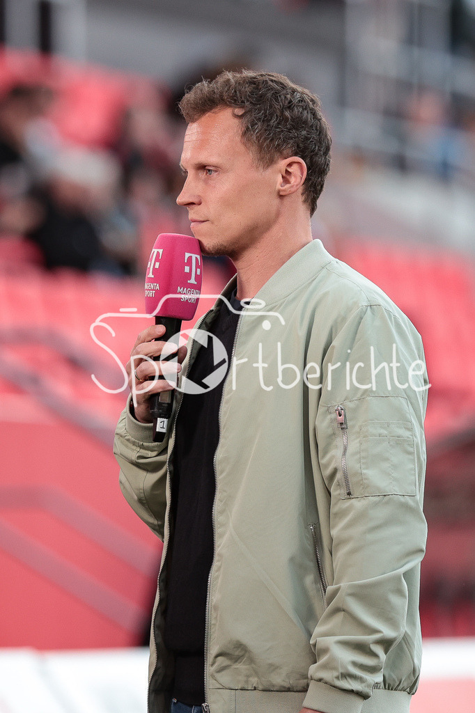 FC Ingolstadt - SV Waldhof Mannheim | MagentaSport Moderator Alexander KUEPPER in Aktion / Freisteller / Einzelfoto