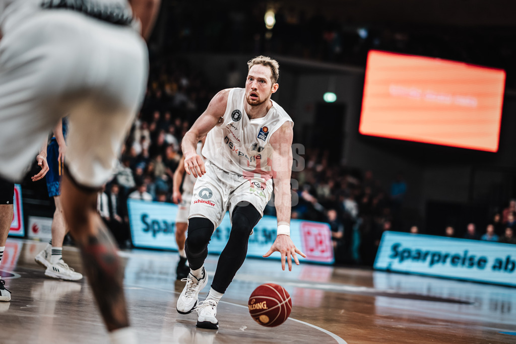 Basketball | Männer | Saison 2023/2024 | easyCredit Basketball Bundesliga | Veolia Towers Hamburg vs. Alba Berlin | 17.04.2024 | Aleksander Dziewa (#10, Veolia Towers Hamburg)