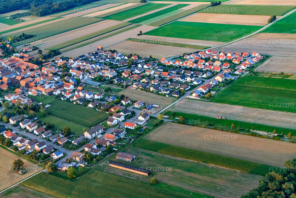Luftbild: Ringstr im Ortsteil Hayna in Herxheim im Bundesland Rheinland-Pfalz in Deutschland. Foto: IMG_43952.jpg vom 02.08.2011 durch Werner Riehm/FLY-FOTO.deAuflösung des Originals: 4272 x 2848 px
