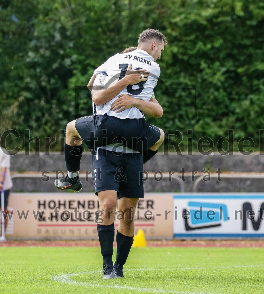 2023-07-23_043_SV_Anzing_gegen_SC_Kirchasch | Anzing, Deutschland, 23.07.2023:
Fußball, Kreisliga 2023 / 2024, Testspiel, SV Anzing gegen SC Kirchasch, Endergebnis: 5:1

Peter Rauch (SV Anzing, #6), Granit Lezi (SV Anzing, #18)

Foto: Christian Riedel / fotografie-riedel.net