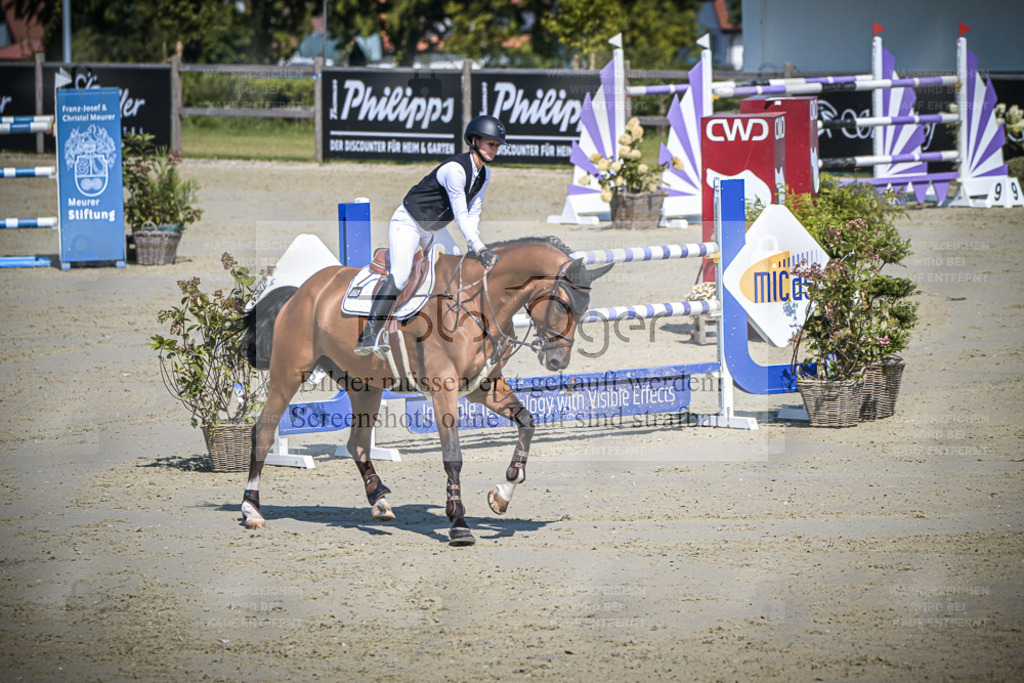 DOS_1061 | Entdecke hochwertige Reitturnierfotos von Foto Oger. Professionell, emotional und authentisch – jetzt Lieblingsmomente im Shop bestellen. - Realisiert mit Pictrs.com