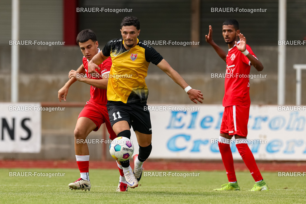 1_SVSKFC_20250726_1111.JPG -  - SV Schermbeck - KFC Uerdingen  - Testspiel | Schermbeck, Deutschland, 26.07.25: Batuhan Özden (KFC Uerdingen) in Aktion, am Ball, Einzelaktion während des Testspiel Spiels zwischen SV Schermbeck - KFC Uerdingen  in der Volksbank Arena am 26. July 2025 in Schermbeck, Deutschland. (Foto von Stefan Brauer/Brauer-Fotoagentur)