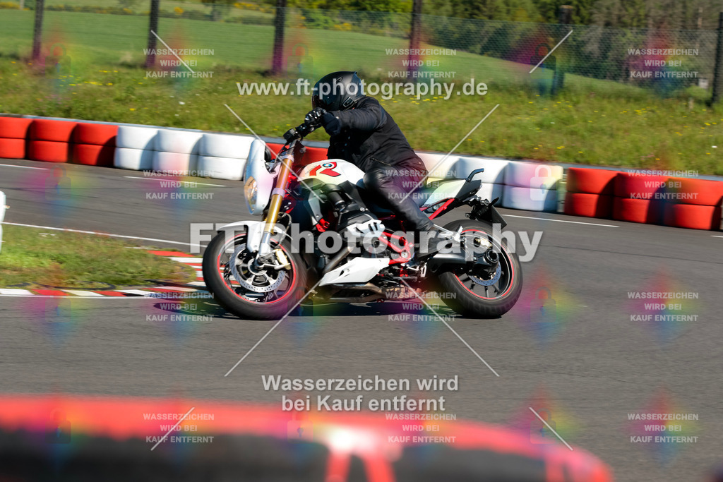 Moto-TeamOBK-21586 | Hier findet Ihr Bilder von Touristenfahrten auf der Nürburgring Nordschleife oder von anderen Veranstaltungen die ich besucht habe. Viel Spass beim Durch Schauen 