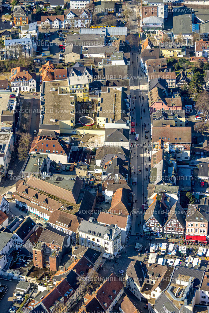 Unna230213953 | Luftbild, Altstadt und Wochenmarkt auf dem Marktplatz, Fachwerkhäuser, Fußgängerzone Massener Straße, Domizil am Hellweg betreutes Wohnen, Unna, Ruhrgebiet, Nordrhein-Westfalen, Deutschland