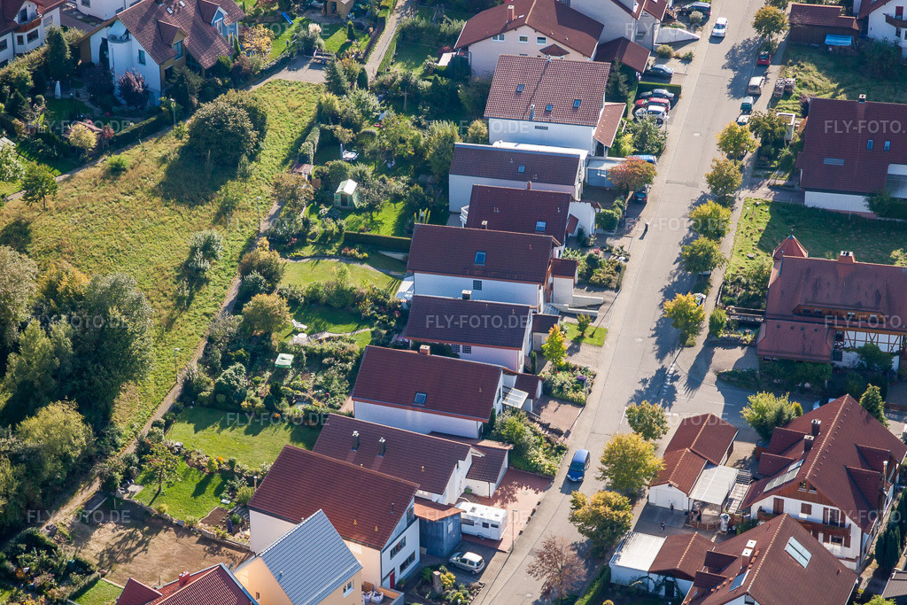 Luftbild: Mozartstr im Ortsteil Langensteinbach in Karlsbad im Bundesland Baden-Württemberg in Deutschland. Foto: IMG_45209.jpg vom 21.09.2011 durch Werner Riehm/FLY-FOTO.de