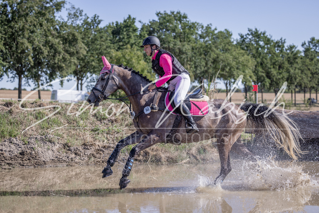 20260906-_3LI2534 | Tierfotografie Pferde, Hunde, Katzen, Haustiere.
Turnierfotografie Reitturniere, Reiten, Springreiten, Dressur in Hanau, dem Main-Kinzig-Kreis und dem Rhein-Main- Gebiet um Frankfurt
