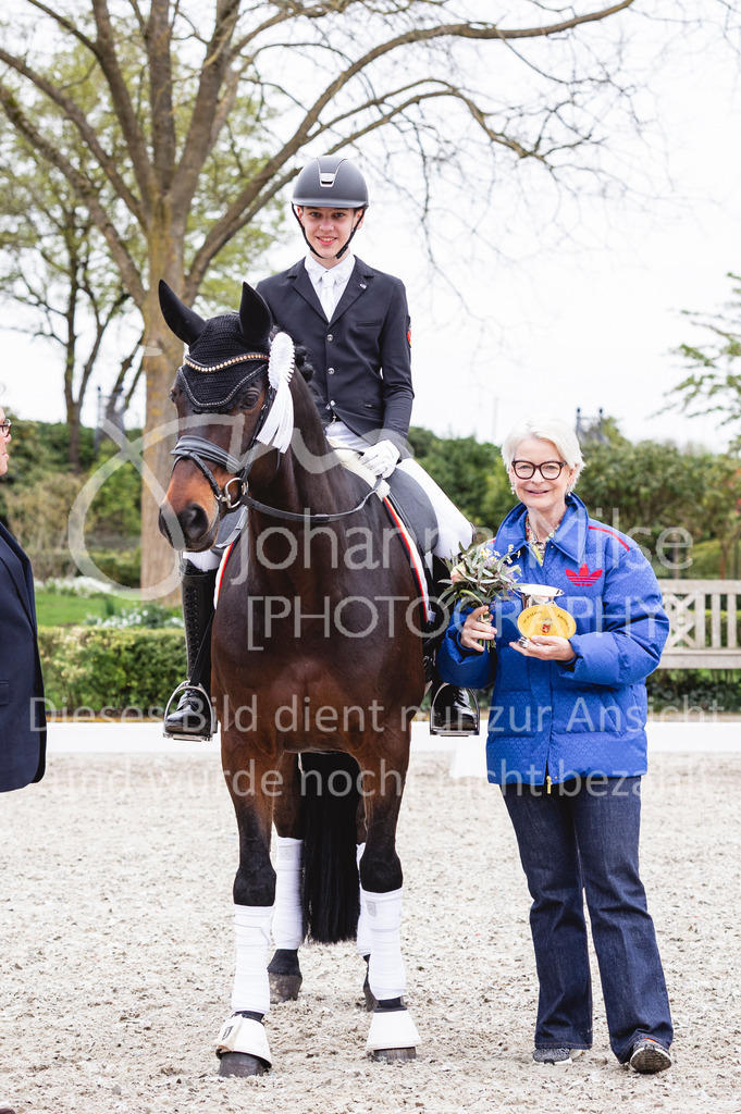 260412_Kronberg_Dressur-L-833 | Deine schönsten Turniermomente als professionelle Fotos! Entdecke hochwertige Pferdesport-Fotografie im Online-Shop. Jetzt Fotos finden & bestellen!