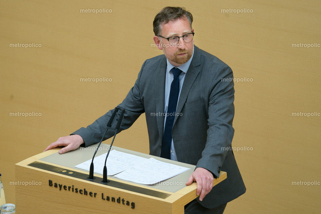 Andreas Winhart (7) | Metropolico