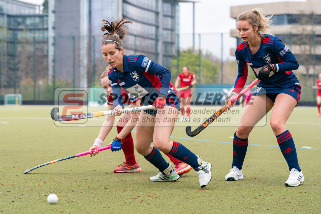HK_20230416_901644 | 1. Bundesliga Damen Düsseldorfer HC - Rot-Weiss Köln am 16.4.2023 DHC Düsseldorf, Düsseldorf , Clara Ycart ( Düsseldorfer HC #10 ) , Luca Scheuten ( Düsseldorfer HC #20 )
