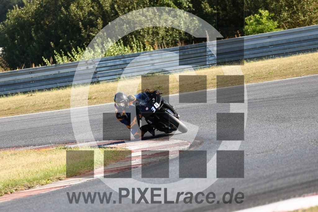 0038-20240813_12095 | Schöne Erinnerungen an spannende Momente - das festzuhalten ist unser Job. PIXELrace.de ist seit 2003 auf den Rennstrecken Europas unterwegs um die Action draußen beim Fahren und die wunderbare Stimmung imm Fahrerlager für euch einzufangen.