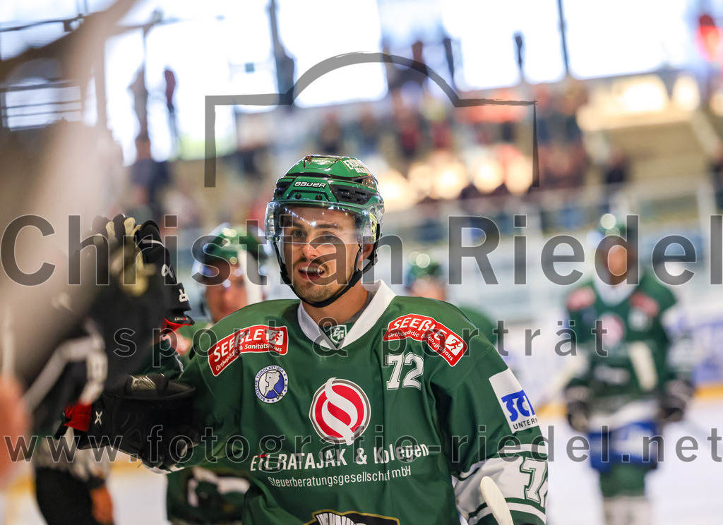 2023-09-10_086_TSV_Erding_gegen_EHC_Klostersee | Erding, Deutschland, 10.09.2023:
Eishockey, Bayernliga 2023 / 2024, Testspiel, TSV Erding gegen EHC Klostersee, Endergebnis: 10:1

Leon Abstreiter (Erding Gladiators, #72)

Foto: Christian Riedel / fotografie-riedel.net
