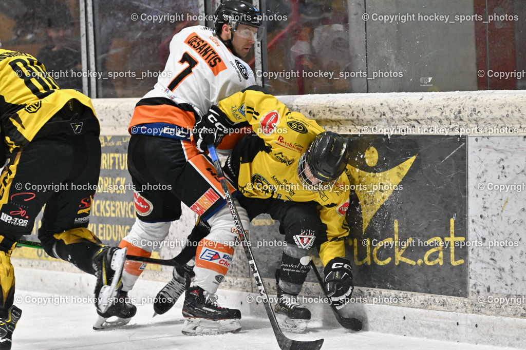 EC Hornets Spittal vs. USC Piraten Velden 18.2.2024 | #7 DeSantis lason USC Velden, #11 Kucher Florian EC Hornets Spittal, EC Hornets Spittal vs. USC Piraten Velden 18.2.2024, EC Hornets Spittal vs. USC Piraten Velden 18.2.2024 am 18.02.2024 in Spittal an der Drau (Eissportzentrum Spittal), Austria, (Photo by Bernd Stefan)