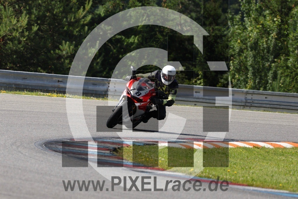 0028-20240617_10347 | Schöne Erinnerungen an spannende Momente - das festzuhalten ist unser Job. PIXELrace.de ist seit 2003 auf den Rennstrecken Europas unterwegs um die Action draußen beim Fahren und die wunderbare Stimmung imm Fahrerlager für euch einzufangen.