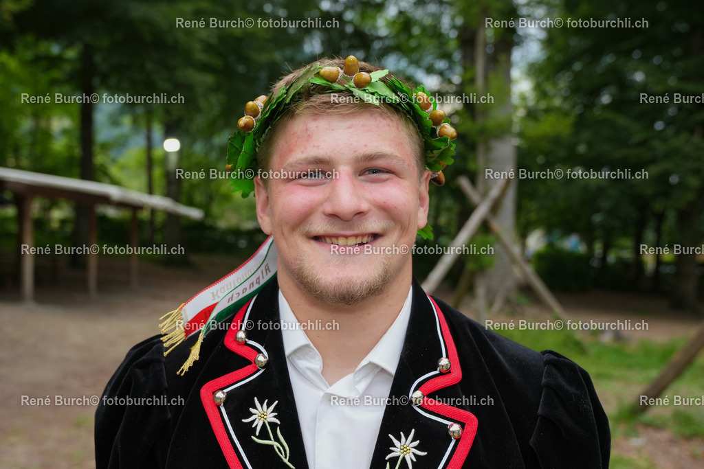 Barmettler Severin | René Burch leidenschaftlicher Fotograf aus Kerns in Obwalden.  Hier finden sie Sport, Landschaft und Natur Fotografie.
 - Realisiert mit Pictrs.com