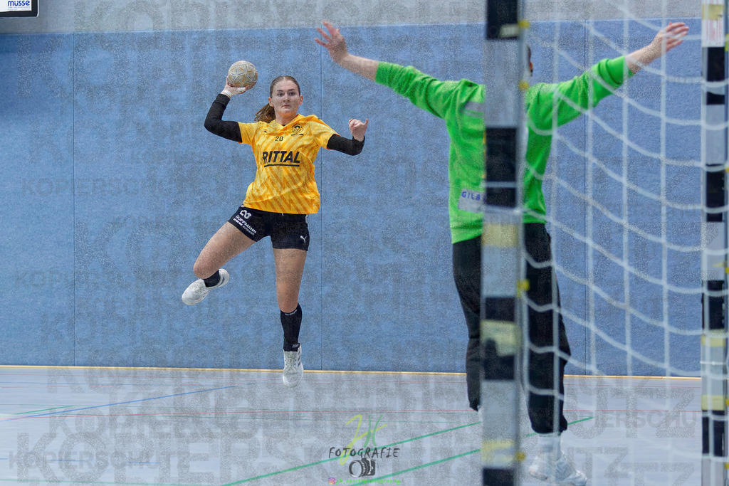 Frauen Oberliga Mitte (HHV); HSG Eibelshausen/Ewersbach - HSG Wettenberg II | Frauen Oberliga Mitte (HHV); HSG Eibelshausen/Ewersbach - HSG Wettenberg II am 13.12.2025 in Steinbrücken (Sporthalle am Hammerweiher)Photo © 2025 - Jörg Heinrich - Realisiert mit Pictrs.com