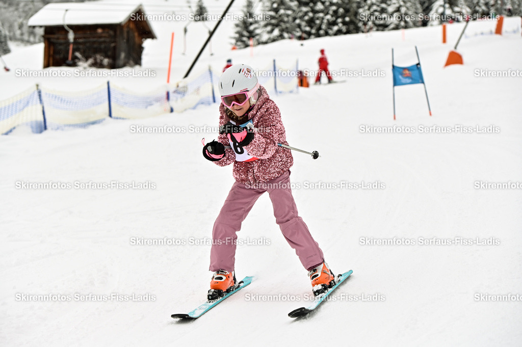 SRF_20.02.2026_0765 | Skirennfotos,Serfaus,Fiss,Ladis,Kinderskirennen,Winter,Tirol,Oberland,skirace,SFL,feelfree,weil wir's genießen,ski,Ski,skifahren,Sonnenplateau, - Realisiert mit Pictrs.com