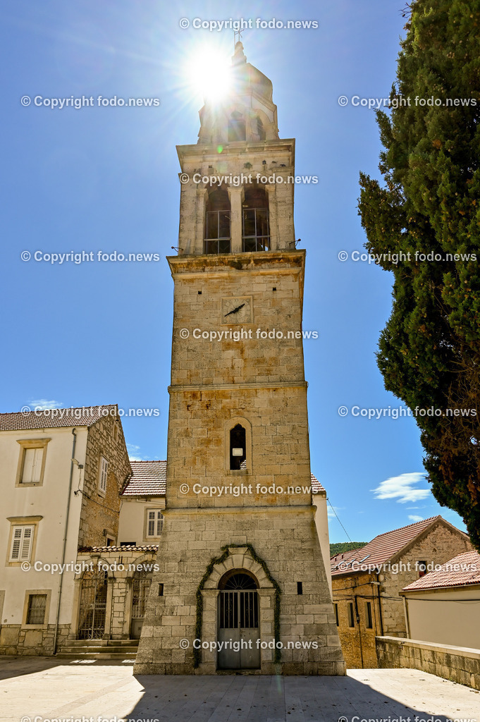 Kroatien_ Korcula_ Insel in Sueddalmatien_ Vela Luka_ 10.09.2024-71 | 10.09.2024, Kroatien, HRV, Korcula, Insel in Sueddalmatien, Vela Luka im Bild Hafen, Hafenansichten, Boot, Boote, Schiff, Schiffe, Gebauede, Adria, Meer, StadtansichtenVela Luka, woertlich Großer Hafen ist ein kroatischer Hafenort auf der Insel Korčula in der oestlichen Adria. Quelle: Wikipedia