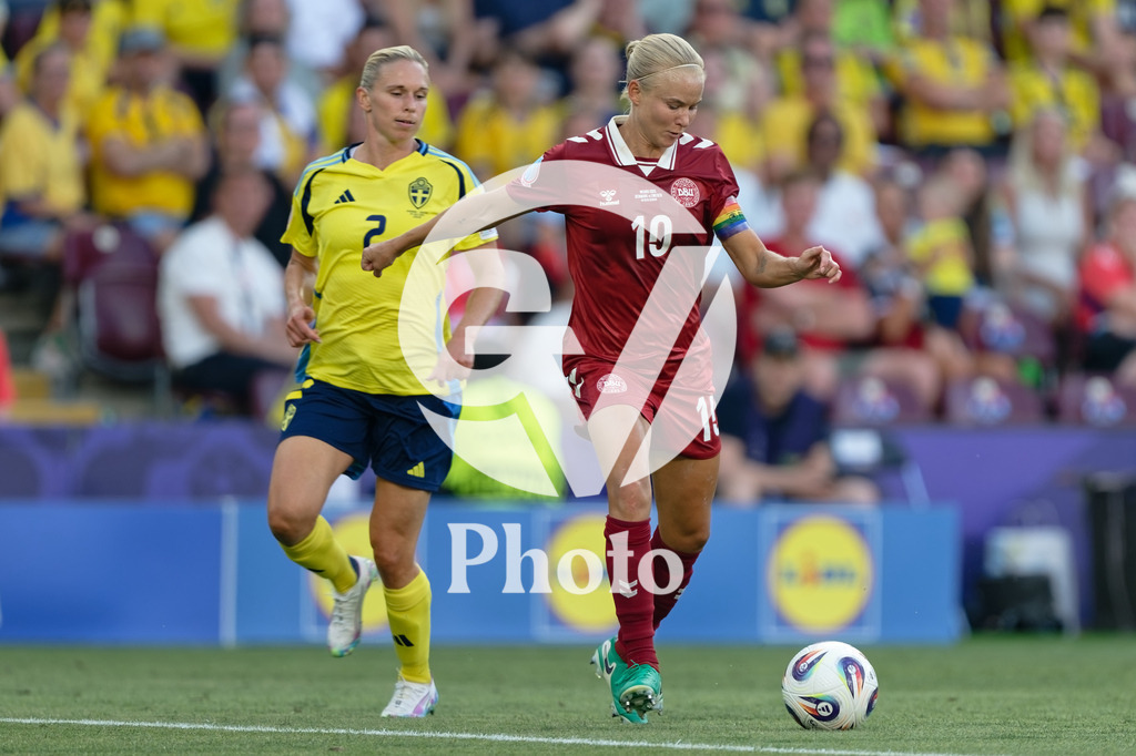 Denmark v Sweden - UEFA Women's EURO 2025 Group C | GENEVA, SWITZERLAND - JULY 4: Jonna Andersson of Sweden (L) looks at Maja Bay Ostergaard of Denmark (R) while shooting  during the UEFA Womens EURO 2025 Group C match between Denmark and Sweden at Stade de Geneve on July 4, 2025 in Geneva, Switzerland. (Photo by Giuseppe Velletri/Sports Press Photo/Getty Images)