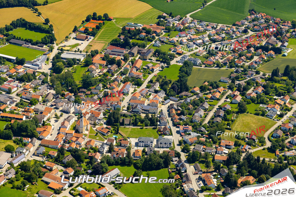 Aktuelles Luftbild von  Buchbach - Die Luftaufnahme wurde 2022 mittels UL-Flugzeug erstellt ( keine Drohne ) - hochauflösende Kamera-Systeme von  Canon -Beste Qualität - Für grossformatige Ausdrucke geeignet. Die Geschenkidee !