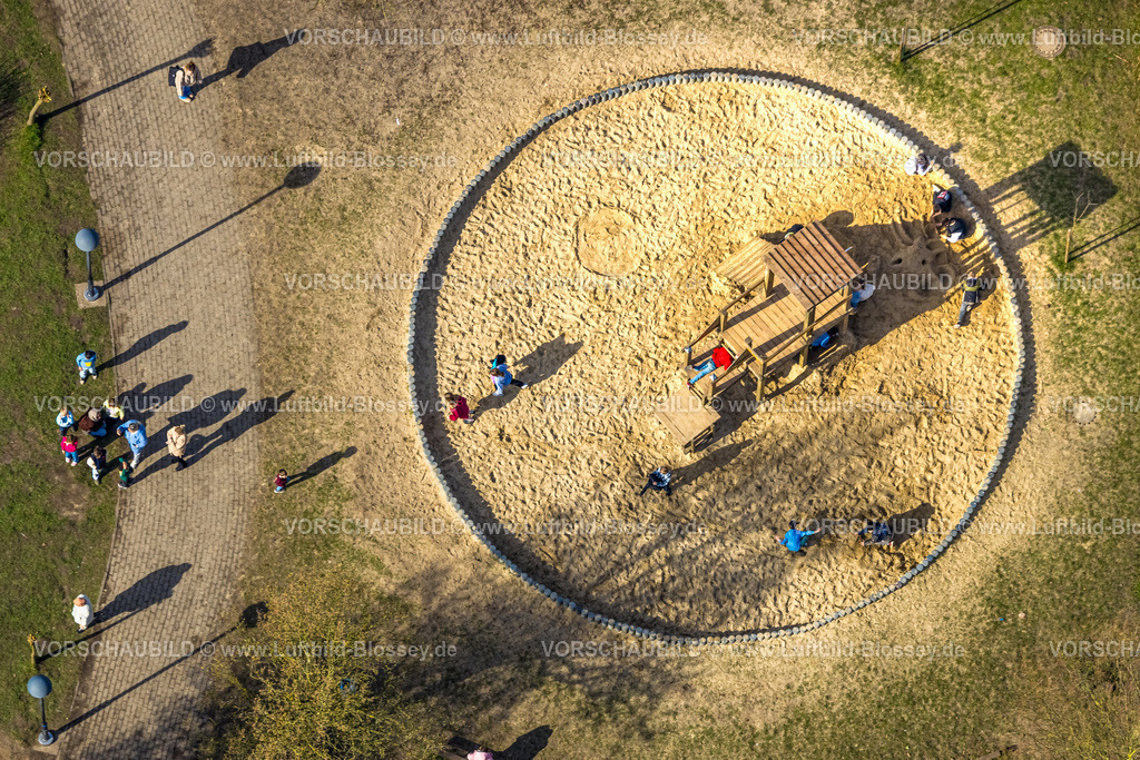 Selm260307076 | Luftbild, Kinder Spielplatz an der Kreisstraße, Selm, Münsterland, Nordrhein-Westfalen, Deutschland