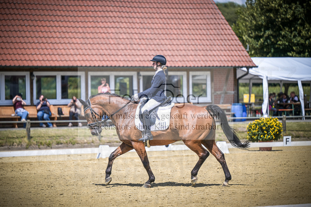 DOS_5317 | Entdecke hochwertige Reitturnierfotos von Foto Oger. Professionell, emotional und authentisch – jetzt Lieblingsmomente im Shop bestellen.Deutschlandweite Turnierfotografie. - Realisiert mit Pictrs.com