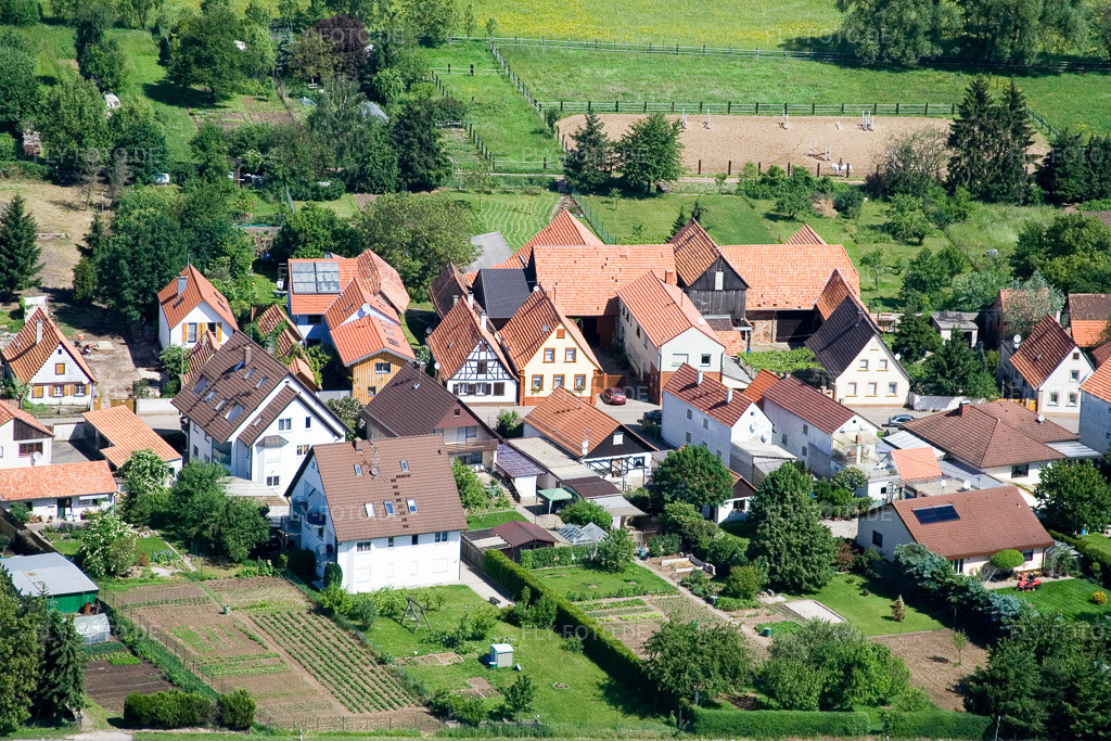 Luftbild: Brehmstraße von Süden im Ortsteil Minderslachen in Kandel im Bundesland Rheinland-Pfalz in Deutschland. Foto: IMG_2087.jpg vom 24.05.2006 durch Werner Riehm/FLY-FOTO.de