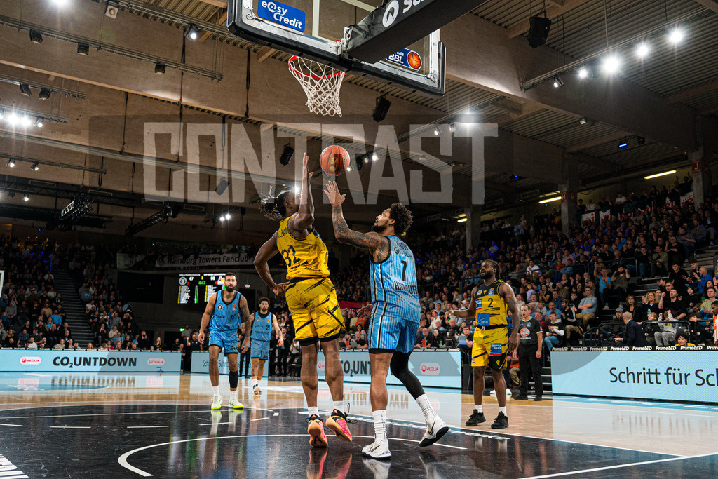 Basketball I Herren I Bundesliga I Saison 2025/2026 I 8. Spieltag I Veolia Towers Hamburg - MHP Riesen Ludwigsburg | CONTRAST ZERØ MEDIA - Realisiert mit Pictrs.com