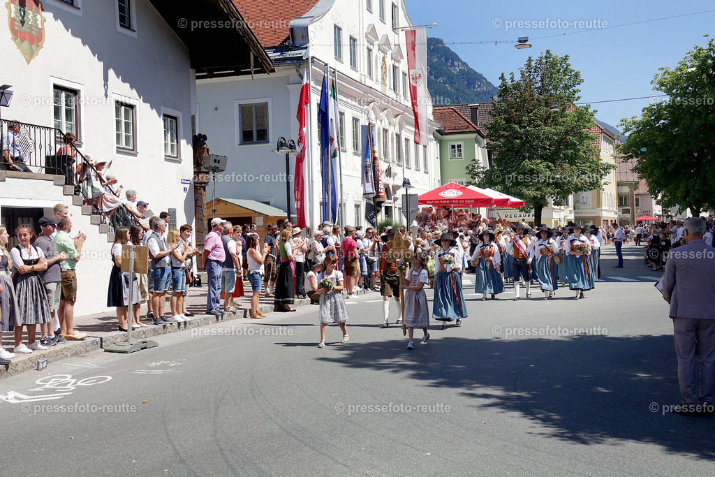 news-2022-Juli17-Musikumzug-Reutte-DSD03425-Lermoos | Info aus dem Bezirk Reutte/Ausserfern Tirol sowie eine umfangreiche Bilddatenbank über die gesamte Region: Lechtal, Talkessel Reutte, Tannheimertal, Zwischentoren. Lech, Plansee, Zugspitze, Grenztunnel, B179, Fernpassstraße, Verkehr, Lawinen, Tradition, - Realisiert mit Pictrs.com