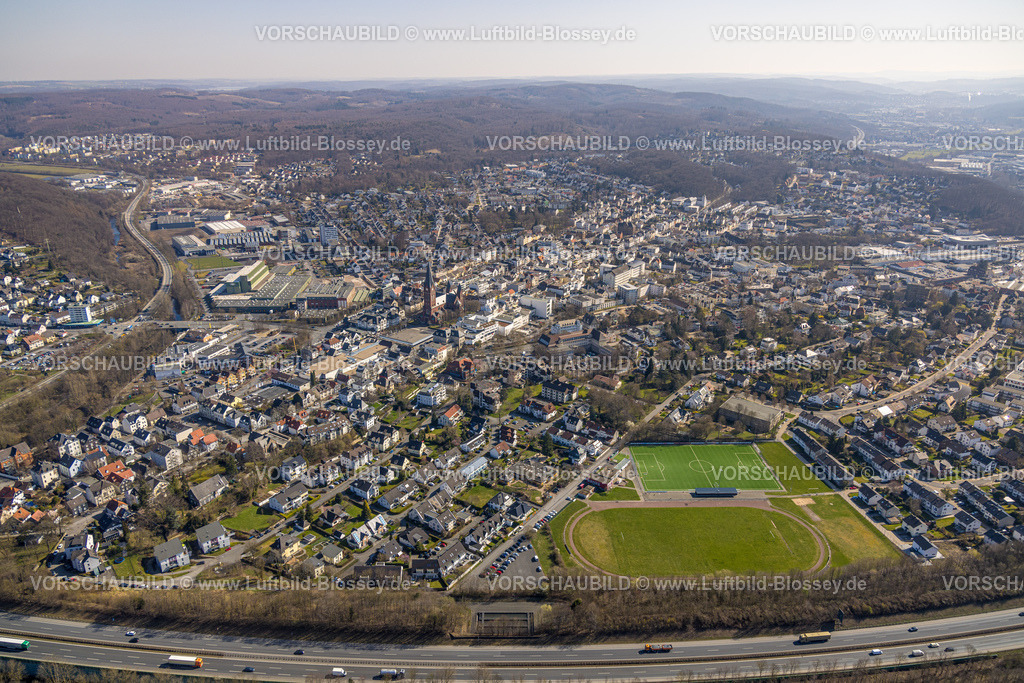 Arnsberg220301782Neheim | Luftbild, Ortsansicht und Dom zu Neheim St. Johannes-Baptist in Neheim, Arnsberg, Sauerland, Nordrhein-Westfalen, Deutschland