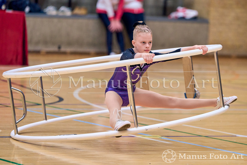 2024-11-09-2-D-DSC02174 | Professionelle Sportfotografie in Hamburg, Schleswig-Holstein und Niedersachsen – spezialisiert auf Rhönrad, Geräteturnen, Leistungsturnen und rhythmische Sportgymnastik. Bundesweite Begleitung von Rhönrad-Events. Jetzt Sport-Fotos - Realisiert mit Pictrs.com