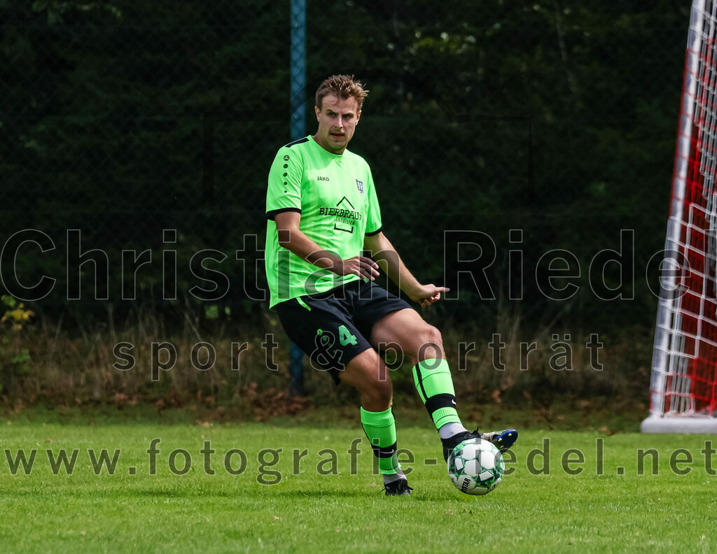 2023-09-03_030_TSV_Oberpframmern_II_gegen_TSV_Hohenbrunn_II | Oberpframmern, Deutschland, 03.09.2023:
Fußball, B-Klasse 2023 / 2024, 3. Spieltag, TSV Oberpframmern II gegen TSV Hohenbrunn II, Endergebnis: 0:2

Valentin Oberndorfer (TSV Hohenbrunn, #4)

Foto: Christian Riedel / fotografie-riedel.net