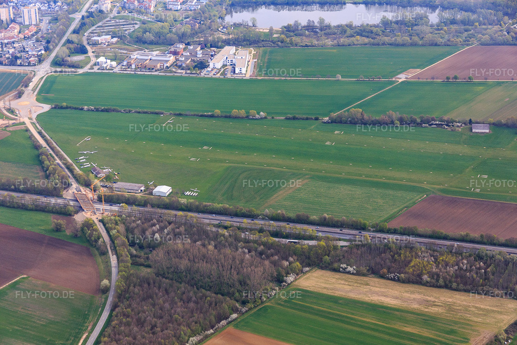Luftbild: Flugplatz Heppenheim EDEP in Heppenheim im Bundesland Hessen in Deutschland. – Foto: IMG_077042.jpg vom 12.04.2015 durch Werner Riehm/FLY-FOTO.de – Auflösung des Originals: 5472 x 3648 px – Aero-Club Heppenheim - Aero-Club Heppenheim Kreis Bergstraße e.V