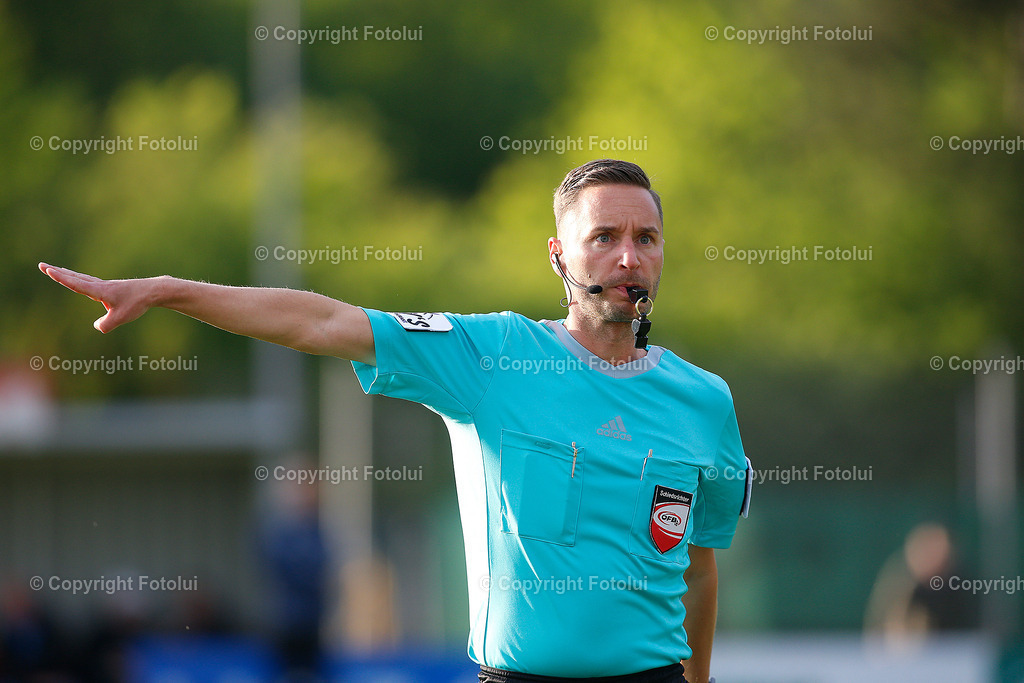 A_LUI_23052025_09 | SPORT FUSSBALL REGIONALLIGA MITTE ASKOE OEDT-UNION GURTEN 23.0.2025 IM BILD: SCHIEDSRICHTER ANDREAS FEICHTINGER (GURTEN) FOTO:FOTOLUI