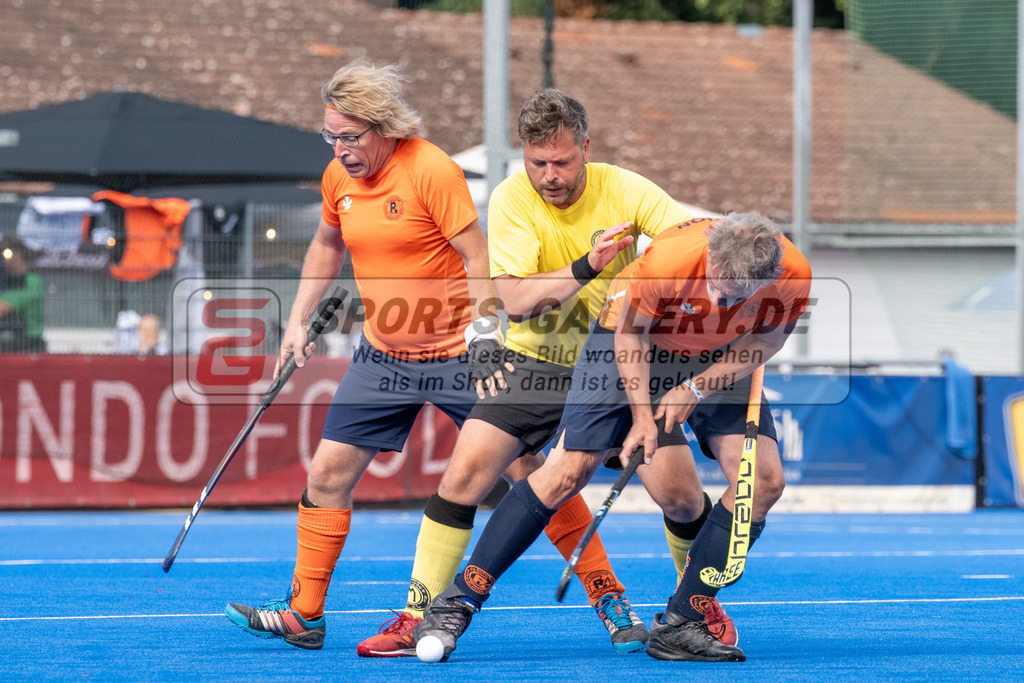 SFE_20240817_0136 | Krefeld, Deutschland, 17.08.2024:  European Cup for Recreational Hockey Players im KTHC Stadion Rot-Weiss Köln Tennis and Hockey Club am 17.08.2024 in Krefeld, Deutschland. (Foto von Stephan Fehrmann)Krefeld, Germany, 17.08.2024: European Cup for Recreational Hockey Players in KTHC Stadion Rot-Weiss Köln Tennis and Hockey Club at 17.08.2024 in Krefeld, Deutschland. (Foto from Stephan Fehrmann)