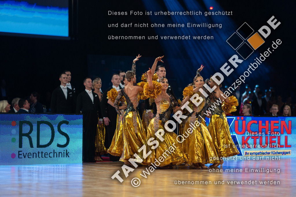 20251206-04098 | Hier finden Sie Tanz Bilder vom Latein und Standard Formationen tanzen. Sportbilder vom Tanzsport. Schöne Fotos und von Weltmeisterschaft, Europameisterschaft, Bundesliga, Regionalliga, Oberliga und Landesliga sowie von GOC Stuttgart, DanceComp, WM Bremen