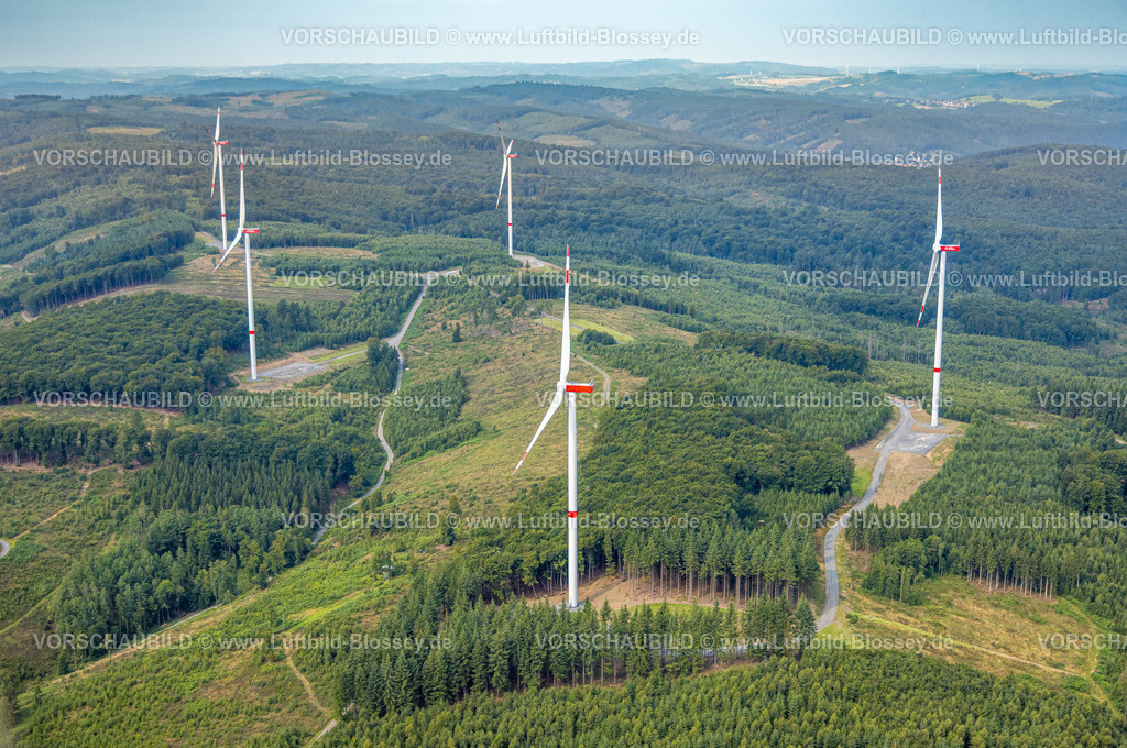 Meschede250806963 | Luftbild, Windräder im Waldgebiet bei Rümmecke, mit Waldschäden, Hügellandschaft und Fernsicht, Freienohl, Meschede, Sauerland, Nordrhein-Westfalen, Deutschland