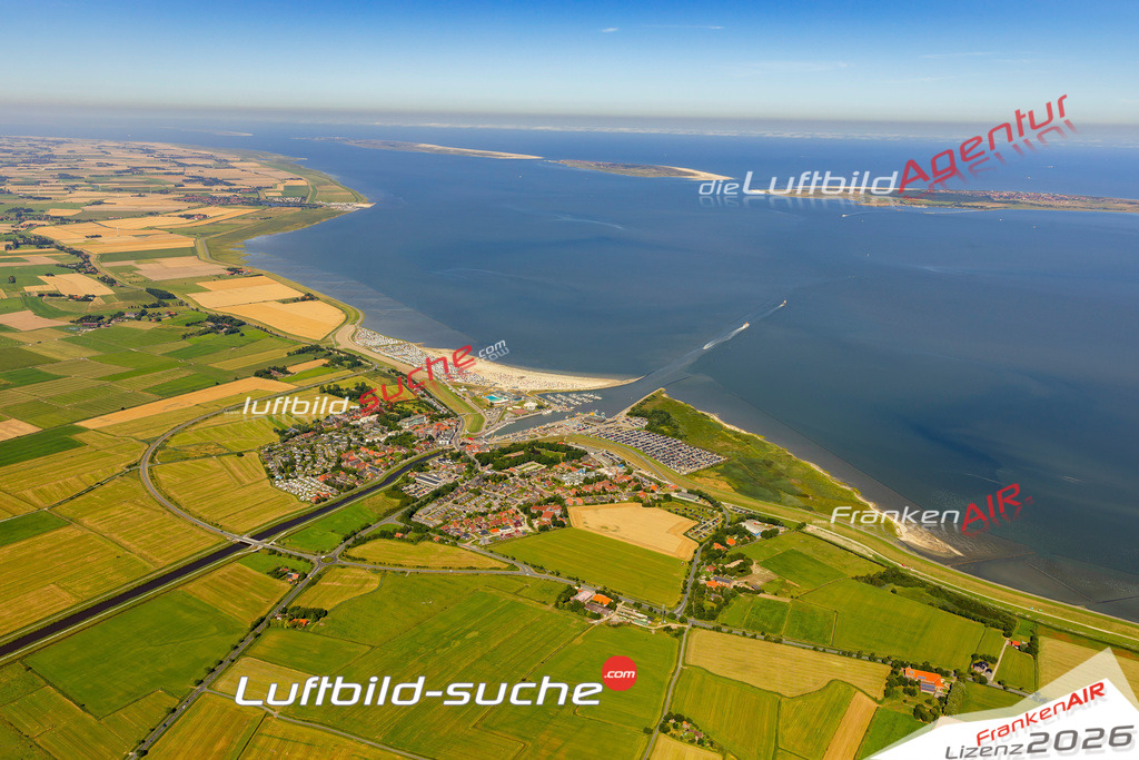 Aktuelles Luftbild von Bensersiel Esens - Die Luftaufnahme wurde 2022 mittels UL-Flugzeug erstellt ( keine Drohne ) - hochauflösende Kamera-Systeme von  Canon -Beste Qualität - Für grossformatige Ausdrucke geeignet. Die Geschenkidee !
