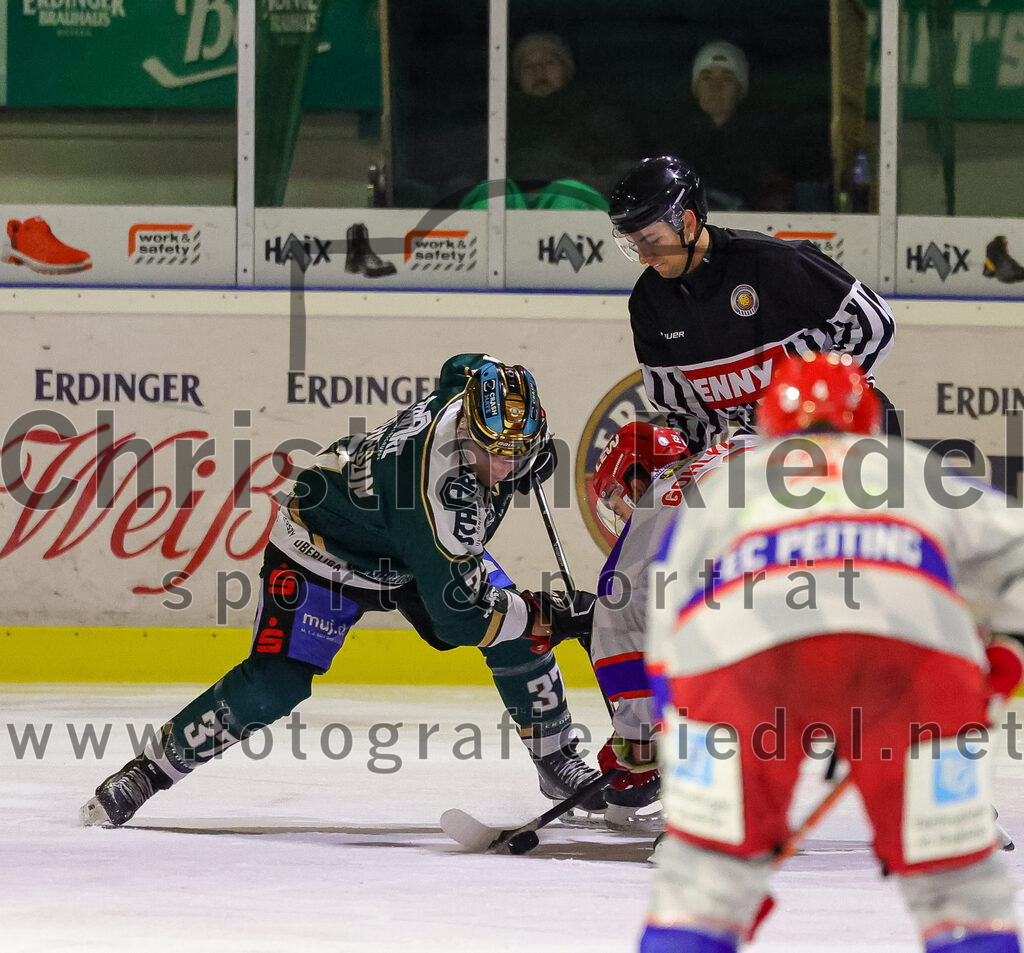 2026-02-15_100_TSV_Erding_gegen_EC_Peiting | Erding, Deutschland, 15.02.2026:Eishockey, Oberliga Süd 2025 / 2026, 47. Spieltag, TSV Erding gegen EC Peiting, Endergebnis: 4:5Thomas Matheson (Erding Gladiators, #37), Lukas Gohlke (EC Peiting, #22)Foto: Christian Riedel / fotografie-riedel.net