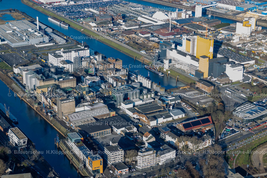 Luftbild Neuss-8943 | Luftbildfotografie Kaianlagen und Schiffs- Anlegestellen der Binnenschiffahrt mit Verlade- Terminals am Binnenhafen am Memeler Straße in Neuss im Bundesland Nordrhein-Westfalen, Deutschland. - Realisiert mit Pictrs.com