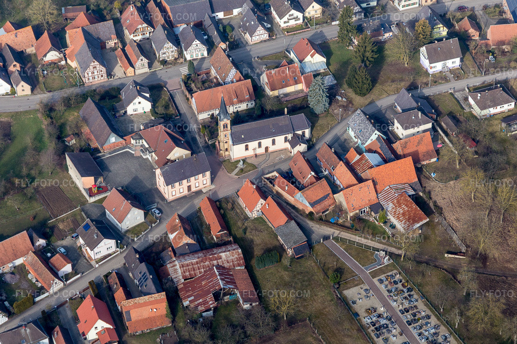 Aerial view: Agricultural fields and arable land in Siegen in the state Bas-Rhin, France. – Photo: IMG_096916.jpg taken on 02/19/2017 by Werner Riehm/FLY-FOTO.com – Resolution of the original: 4638 x 3092 px